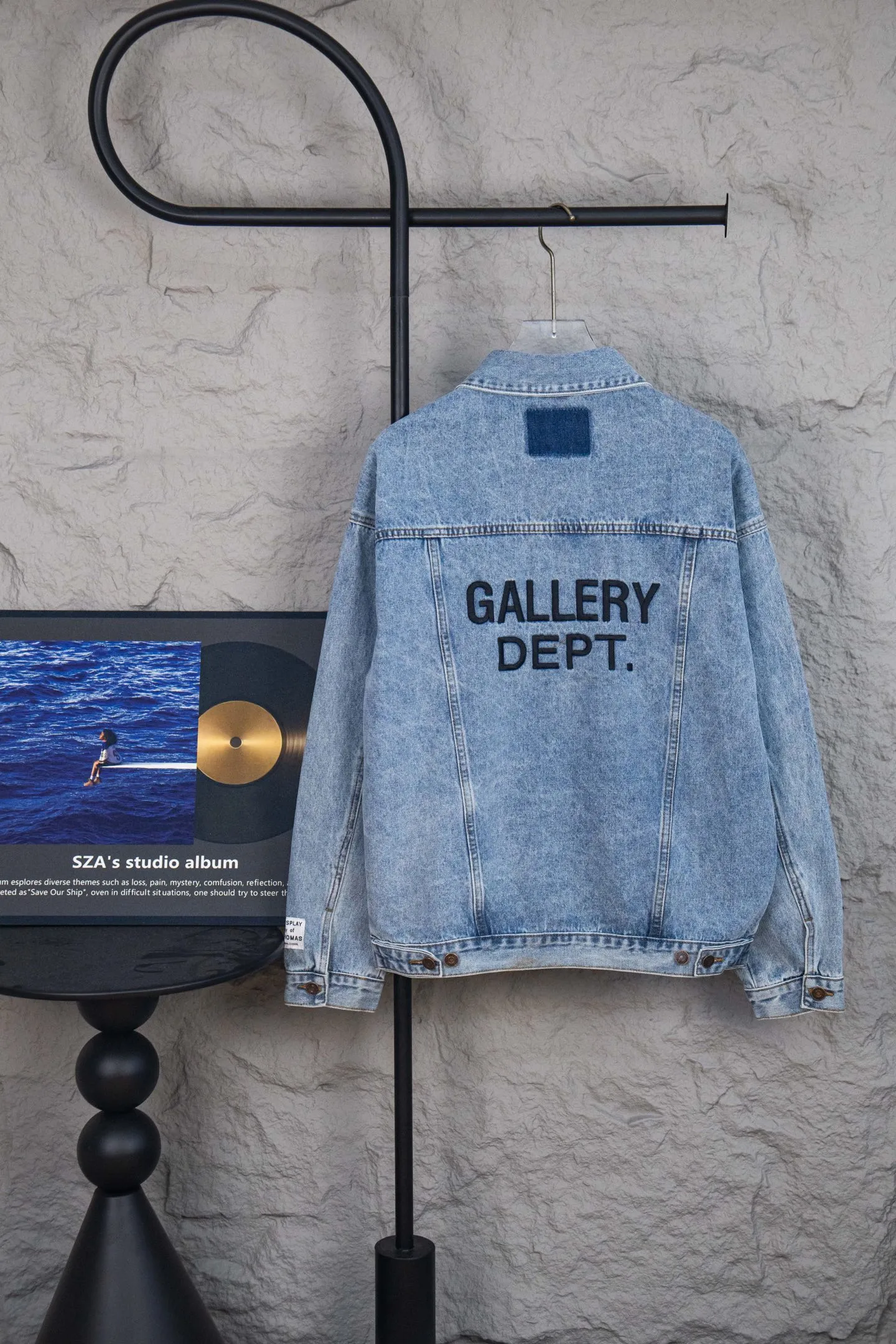 Style number: M221 P260 GALLERY DEPT. 22fw Vintage Andy Denim Jacket embroidered black logo washed distressed denim jacket denim jacket couple same style Size: S-XL